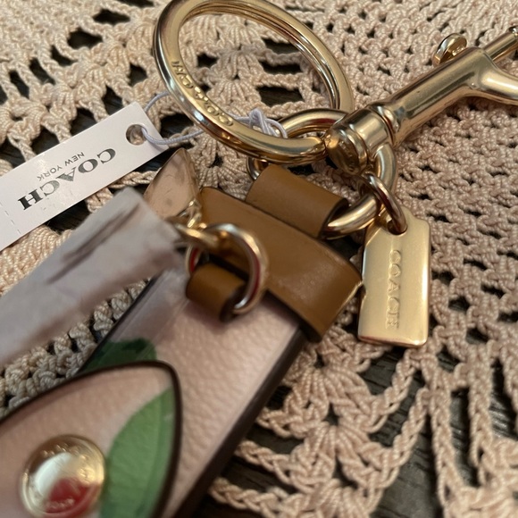 Coach NWT trigger snap bag charm with lime print - Picture 2 of 2